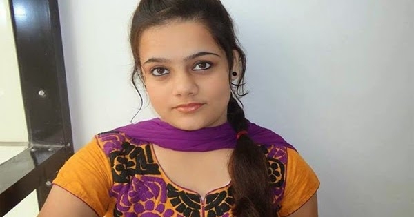 dating in delhi with woman on phone